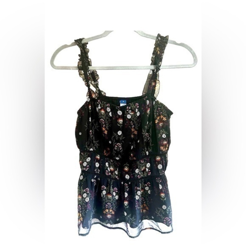 NWOT old navy women’s ruffled tank size M